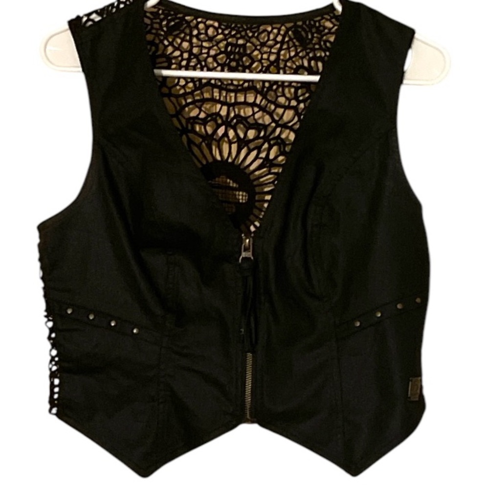 Black Lace Detail Vest - Picture 7 of 9